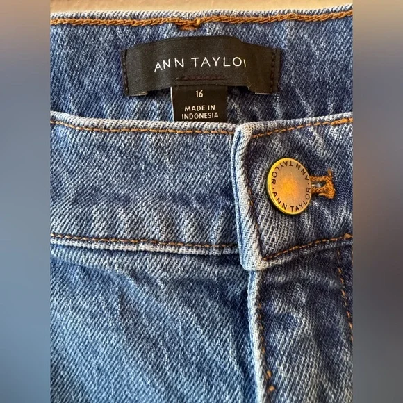 Ann Taylor Wide Leg Crop Jeans - Picture 2 of 4
